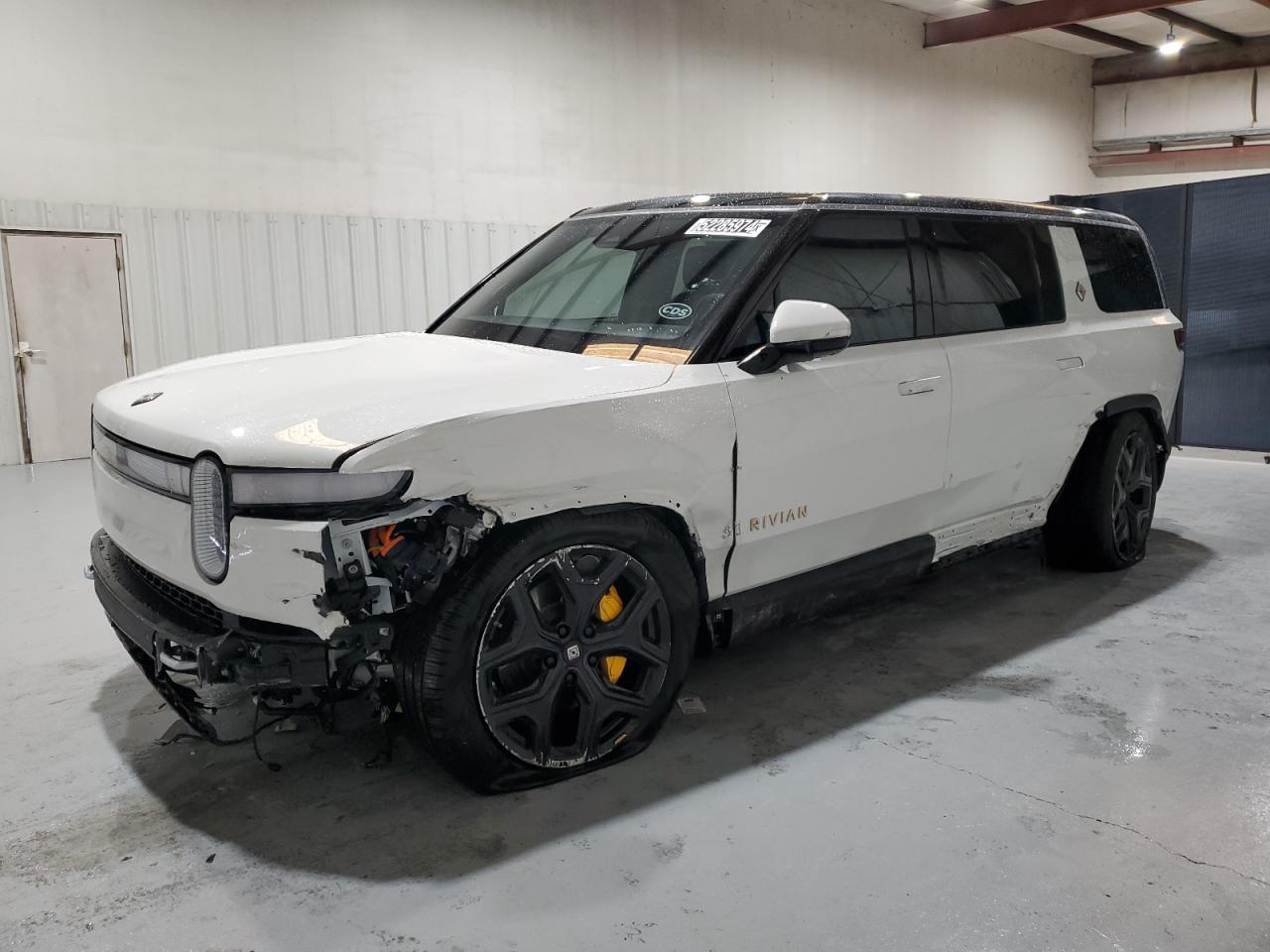 2022 Rivian R1S Launch Edition, VIN 7PDSGABL0NN001895 — Side