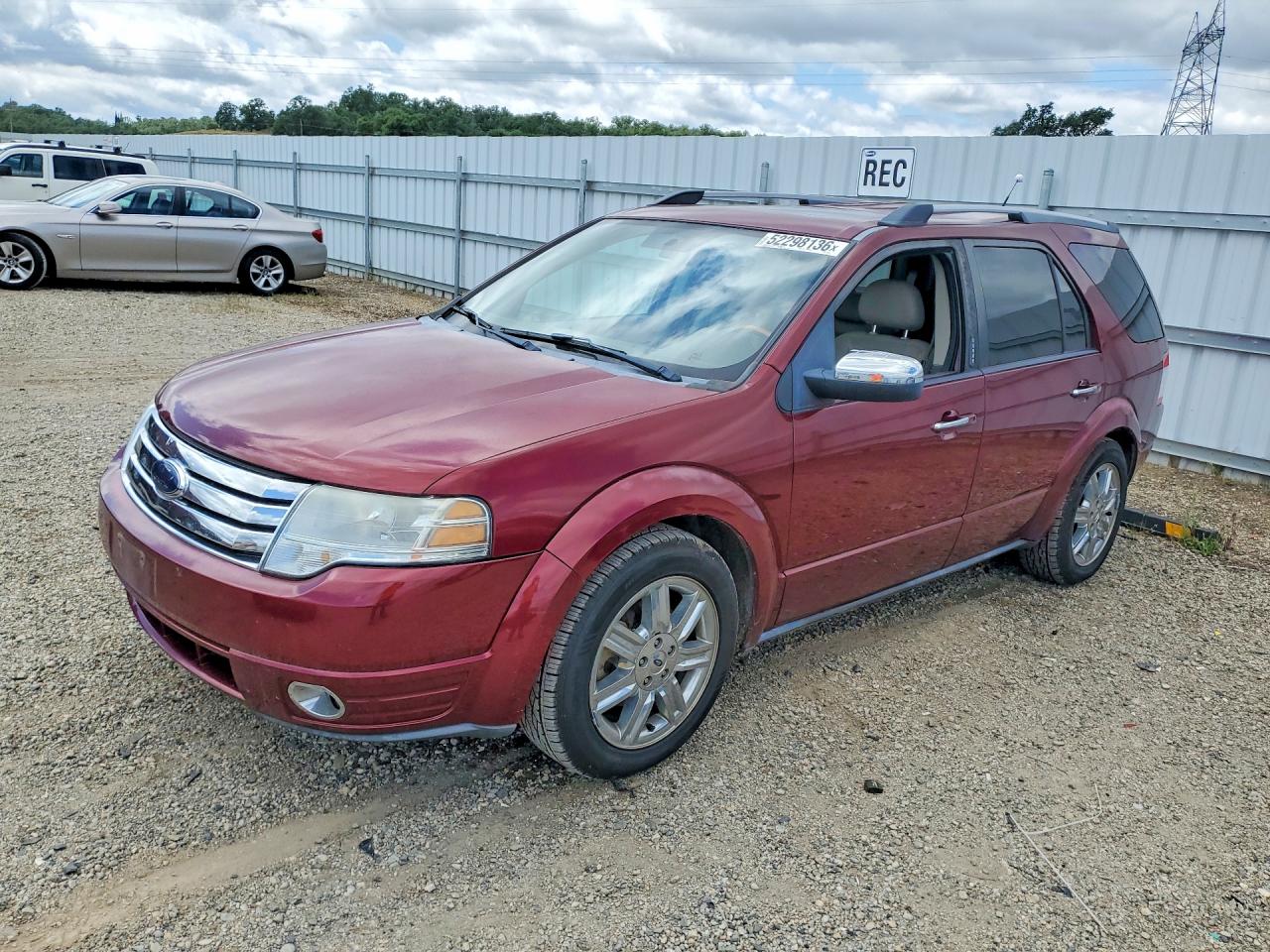 2008 Ford Taurus X Limited, VIN 1FMDK06W18GA13328 — Minor dents and scratches