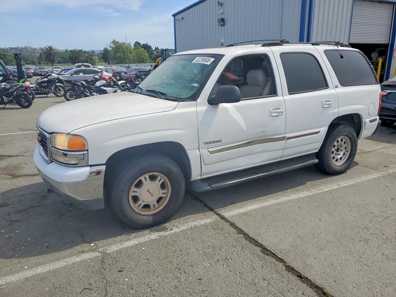 2000 GMC Yukon SLT, VIN 1GKEK13TXYJ177113 — Side