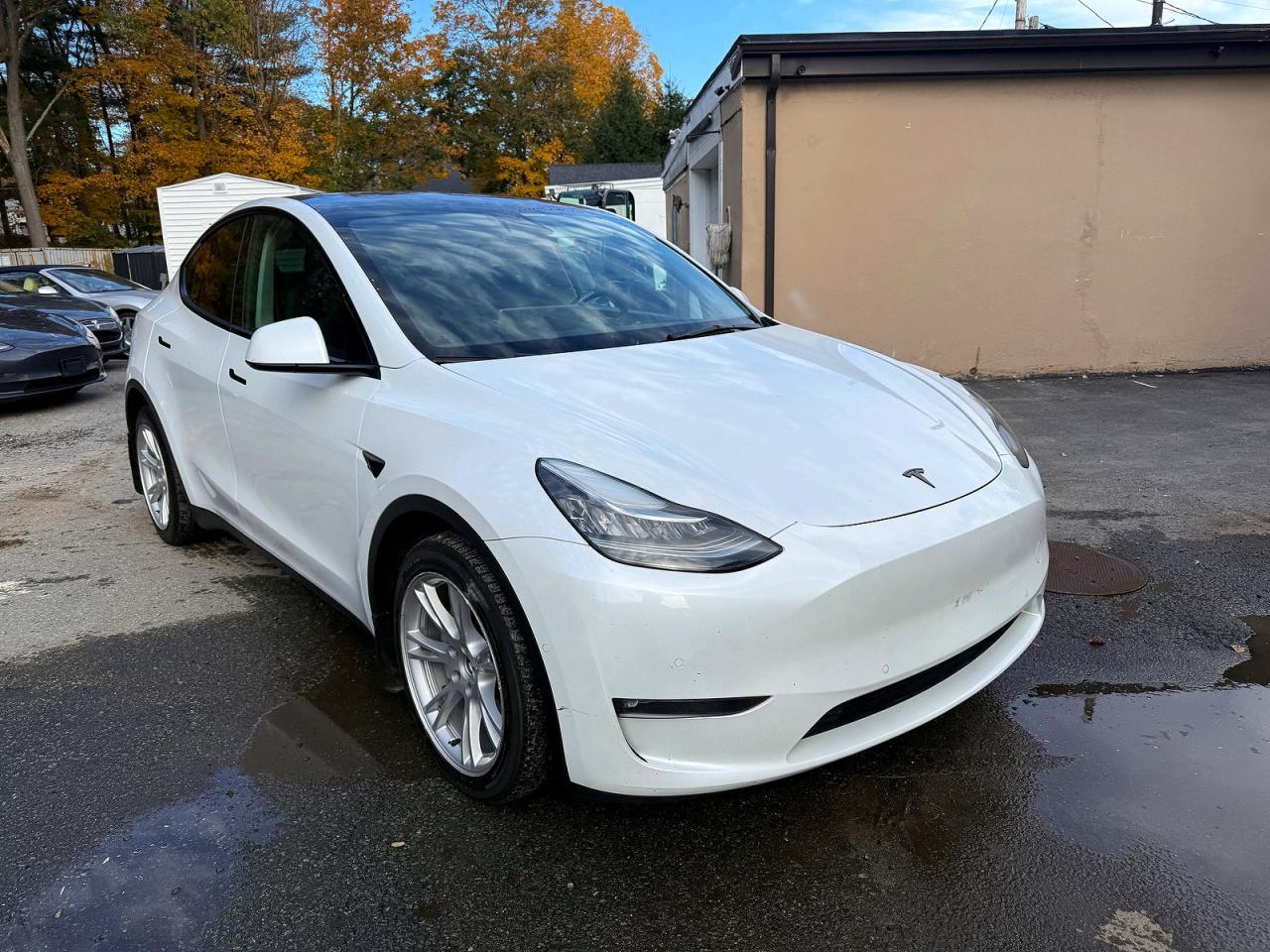 2021 Tesla Model Y Long Range, VIN 5YJYGDEE5MF295078 — Normal wear