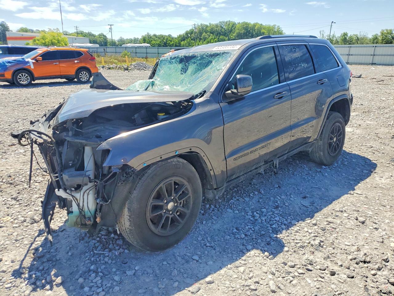 2020 Jeep Grand Cherokee Laredo E, VIN 1C4RJEAG4LC113790 — Front end