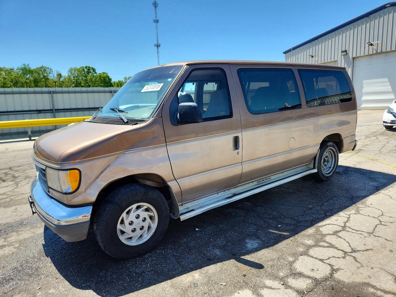 1993 Ford Econoline, VIN 1FMEE11N4PHB11617 — Front end