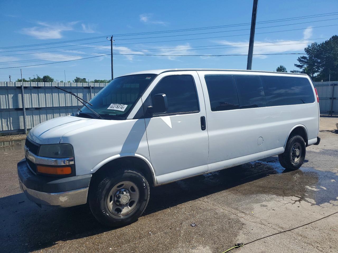 2007 Chevrolet Express Passenger, VIN 1GAHG39U871142390 — Rear end