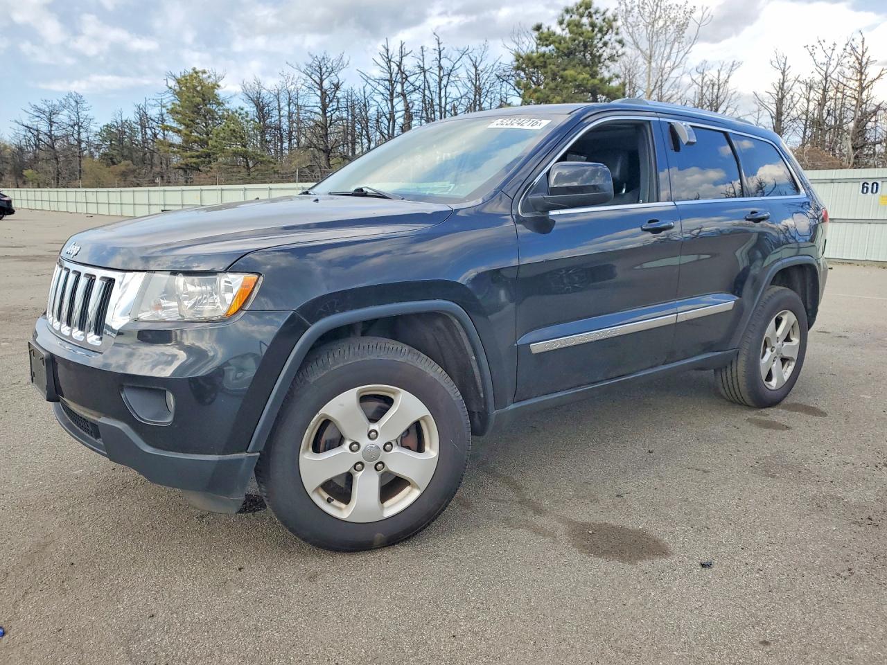 2013 Jeep Grand Cherokee Laredo, VIN 1C4RJFAGXDC502117 — Minor dents and scratches
