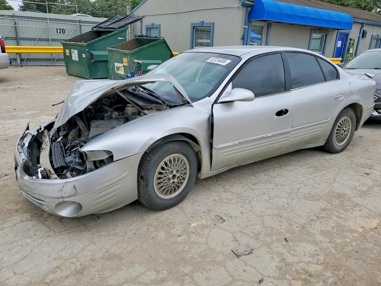 2001 Pontiac Bonneville SE, VIN 1G2HX54K714246677 — Front end