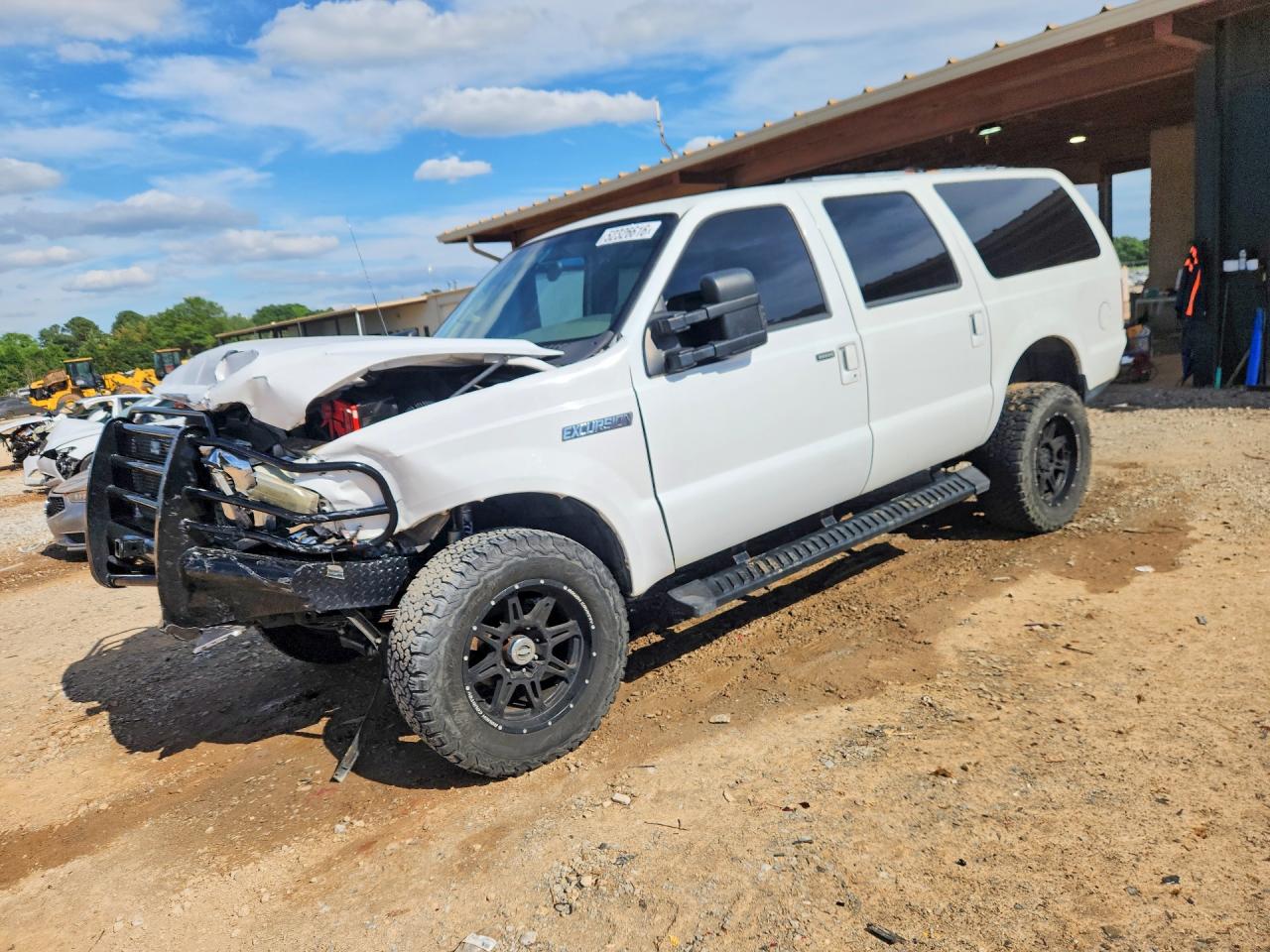 2002 Ford Excursion Limited, VIN 1FMSU43F82EA41840 — Front end