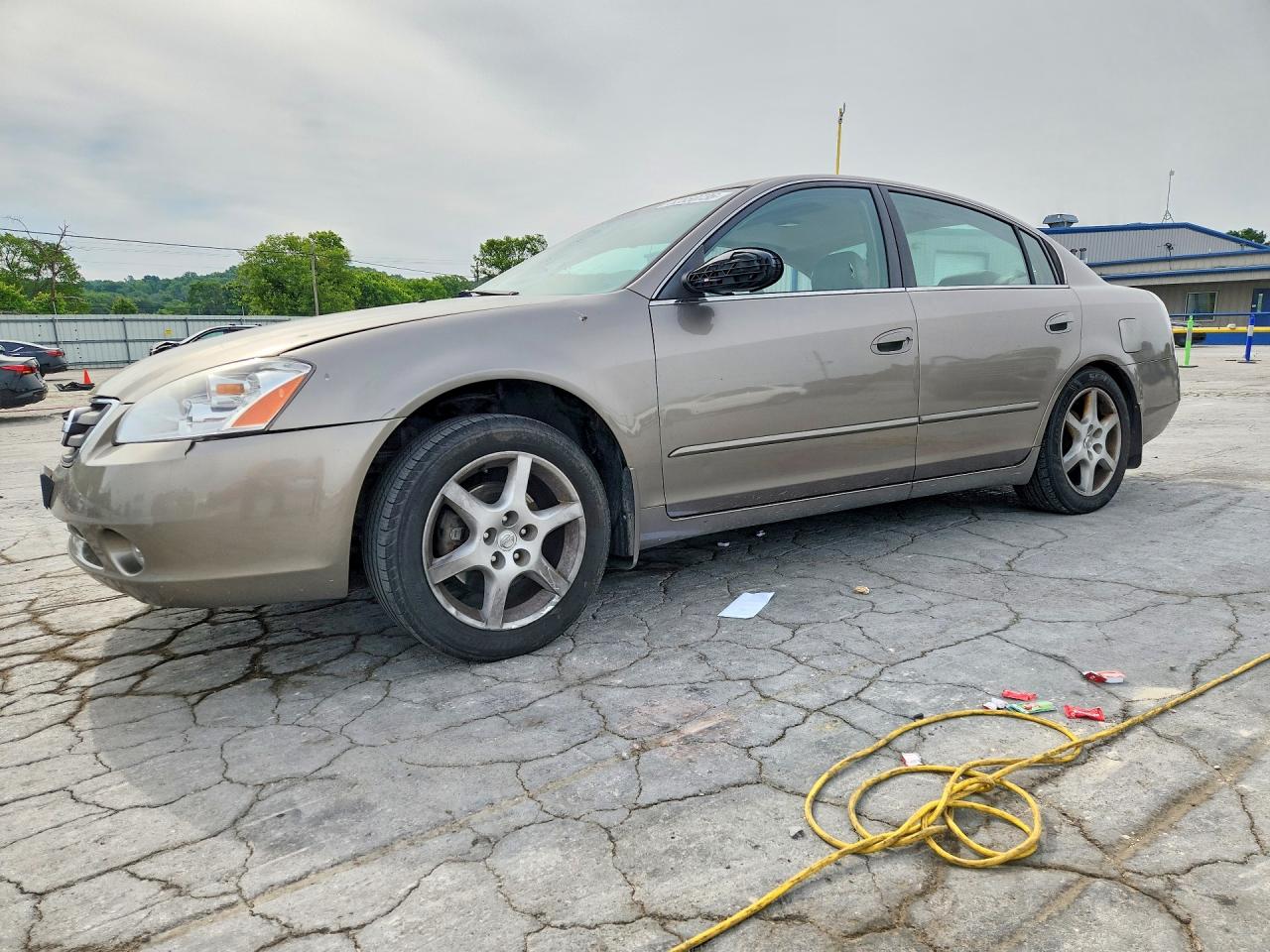 2004 Nissan Altima SE, VIN 1N4BL11D44C168287 — Side