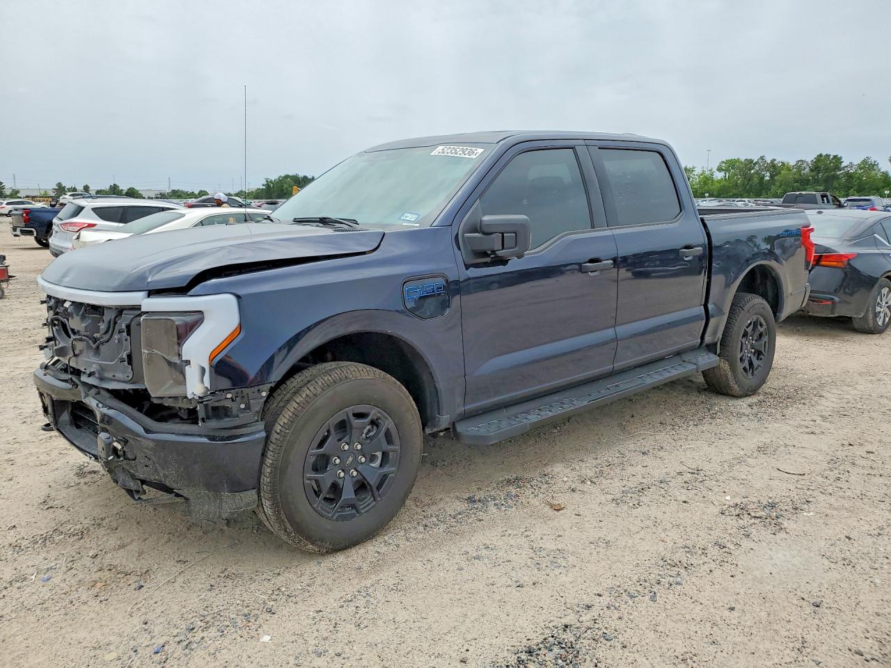 2025 Ford F-150 Lightning XLT, VIN 1FTVW3LK2SWG00408 — Front end