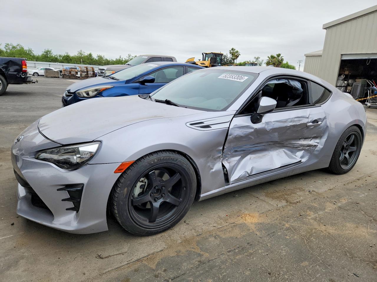 2020 Toyota 86, VIN JF1ZNAA19L8751194 — Side