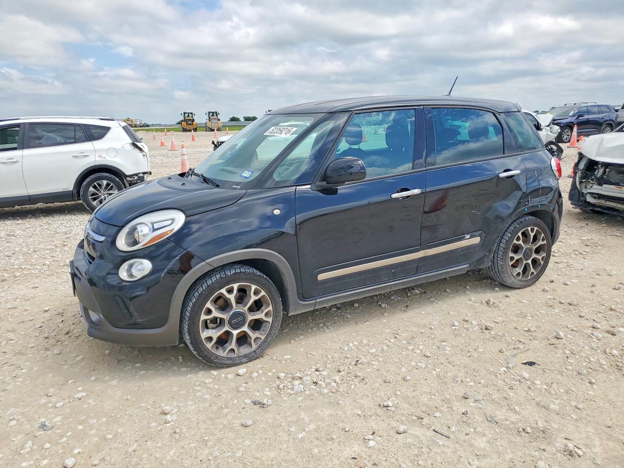 2015 FIAT 500L Urbana Trekking, VIN ZFBCFADHXFZ036478 — Rear end