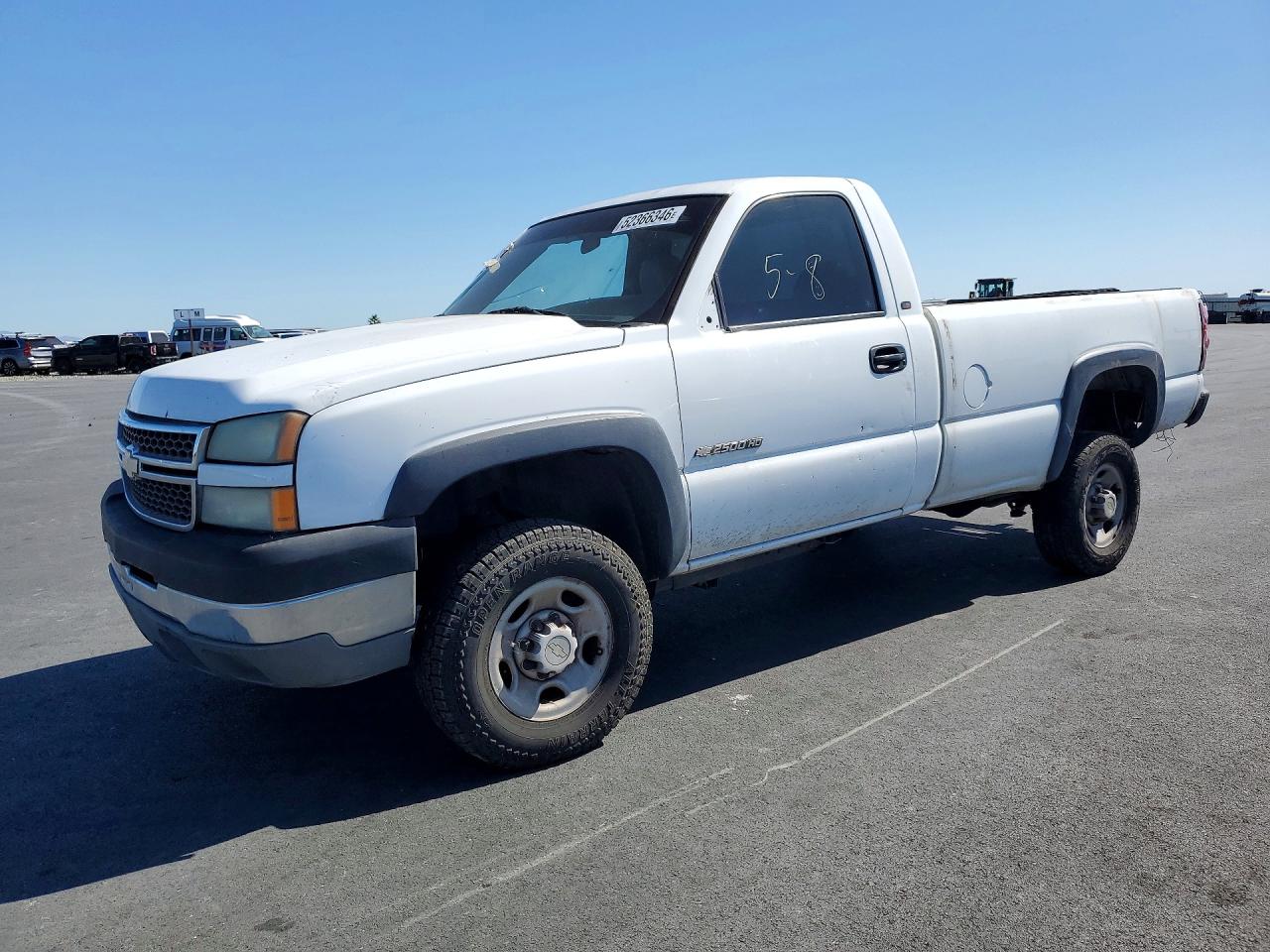 2005 Chevrolet Silverado 2500HD Work Truck, VIN 1GCHC24U75E307243 — Side