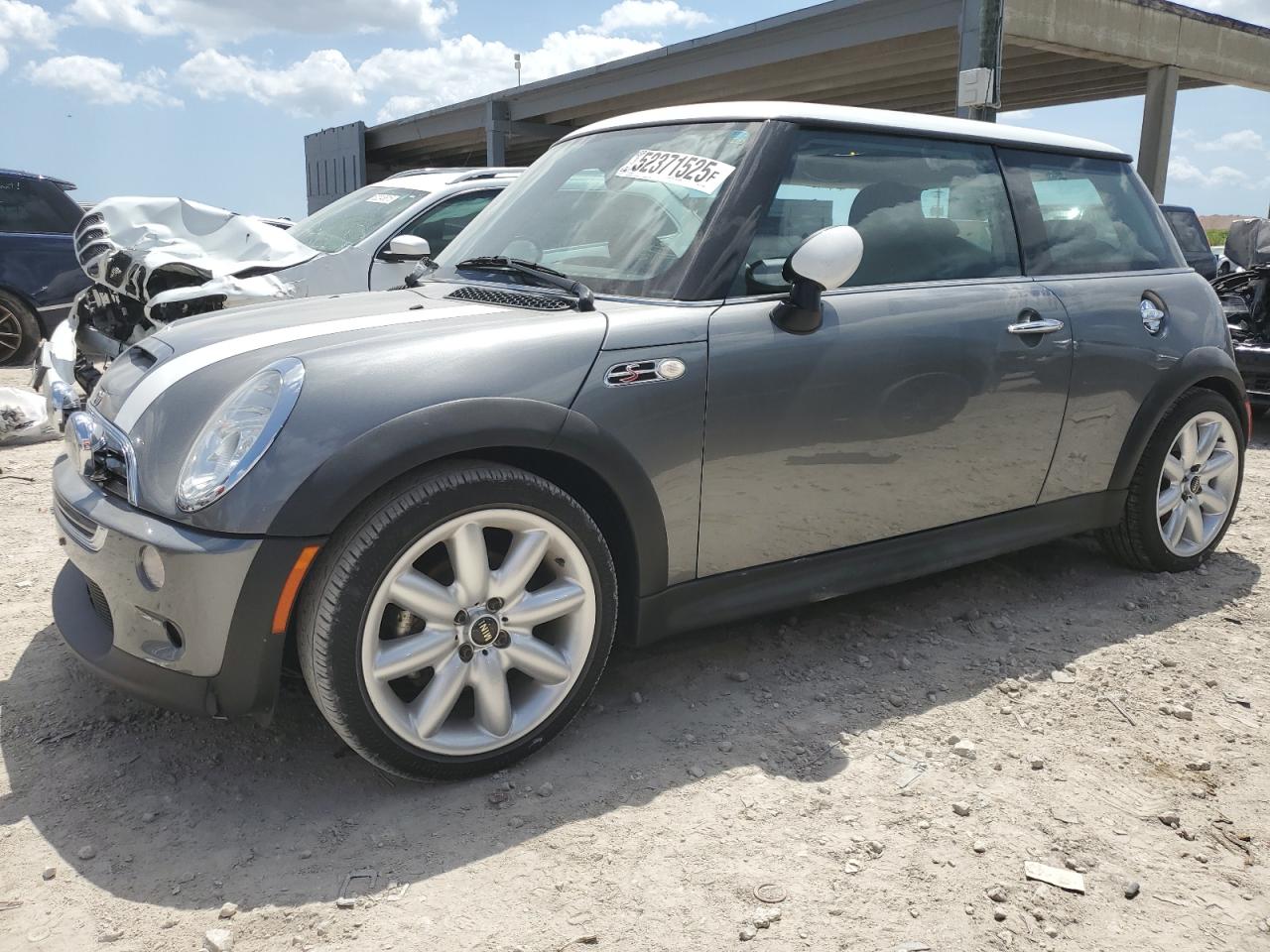2002 MINI Hardtop S, VIN WMWRE33492TD51046 — Rear end