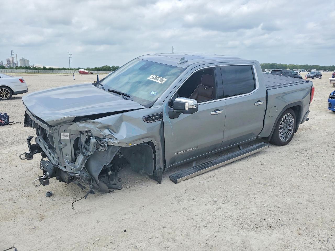 2025 GMC Sierra 1500 Denali Ultimate, VIN 1GTUUHEL2SZ148558 — Front end
