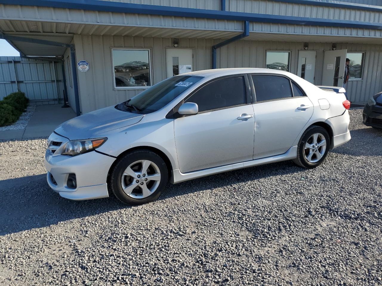 2013 Toyota Corolla L, VIN 2T1BU4EE2DC038415 — Фото с аукциона