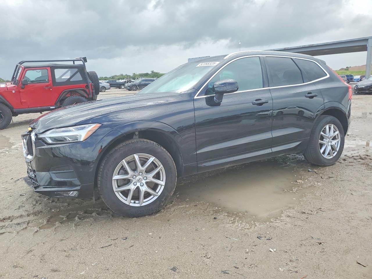 2021 Volvo XC60 Momentum, VIN YV4A22RK6M1722651 — Бок