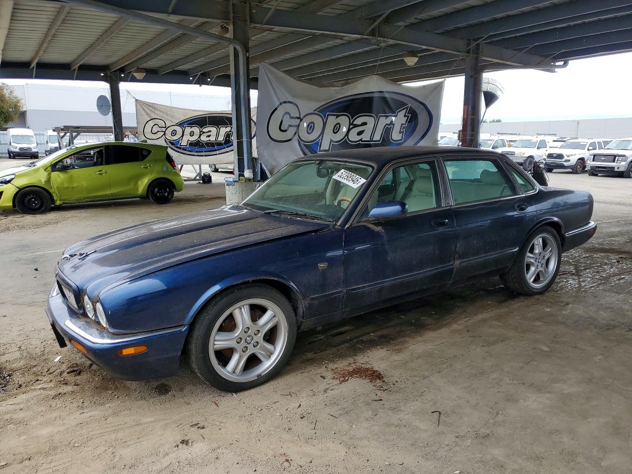 1998 Jaguar XJ, VIN SAJPX1844WC820761 — Minor dents and scratches