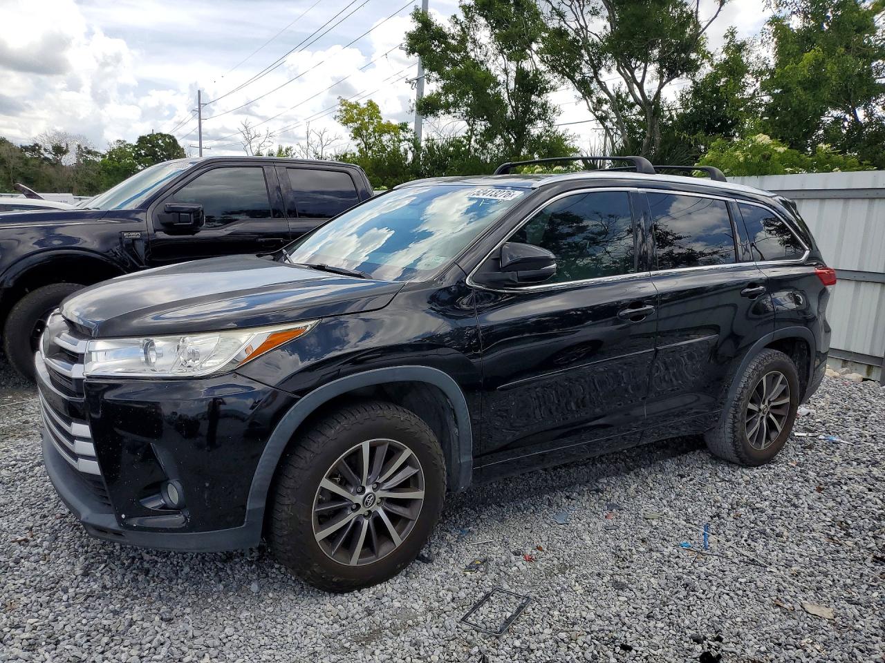 2017 Toyota Highlander XLE, VIN 5TDKZRFH9HS519508 — Вандализм