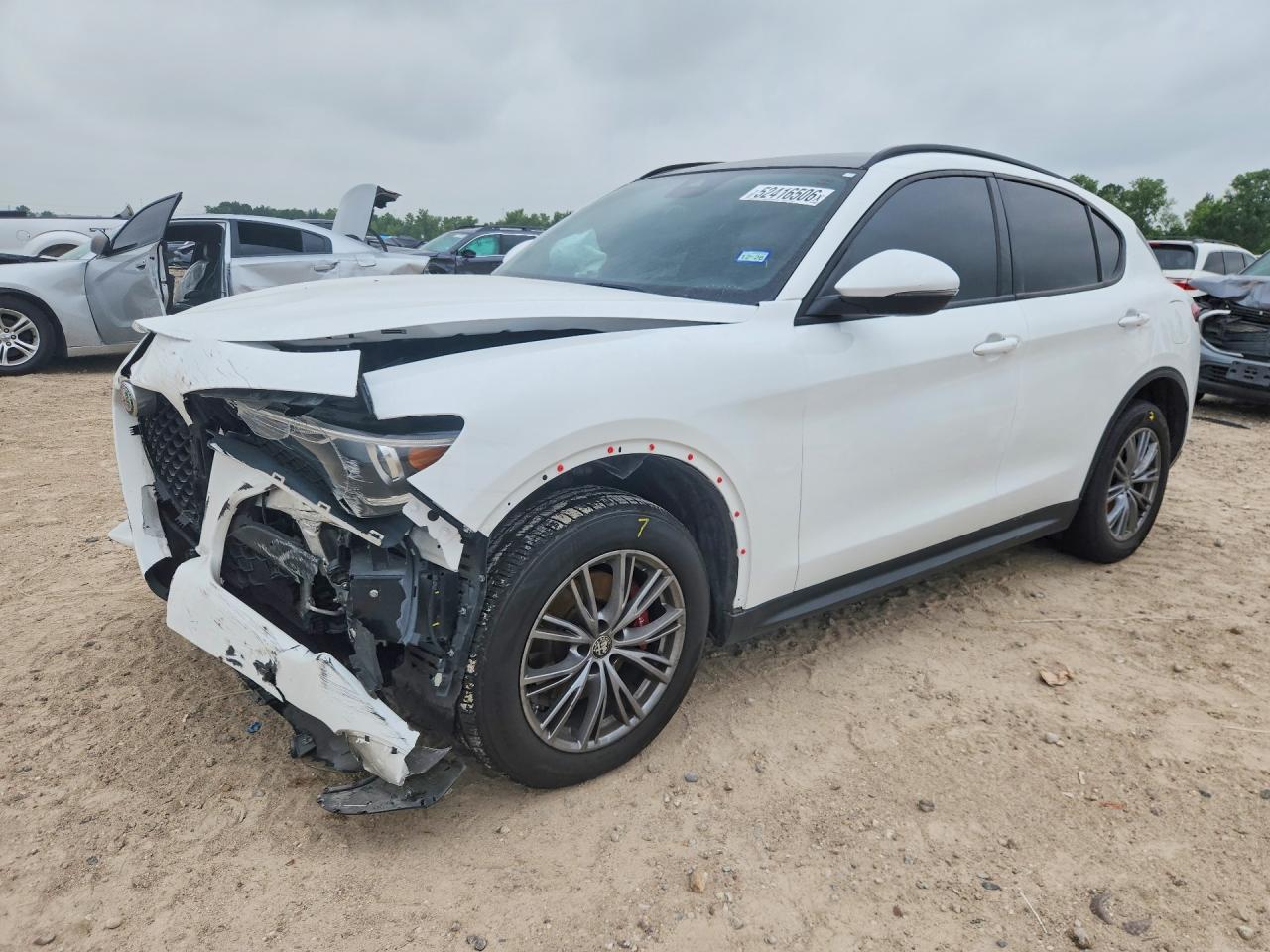2022 Alfa Romeo Stelvio Sprint, VIN ZASPAJANXN7D26857 — Фото с аукциона