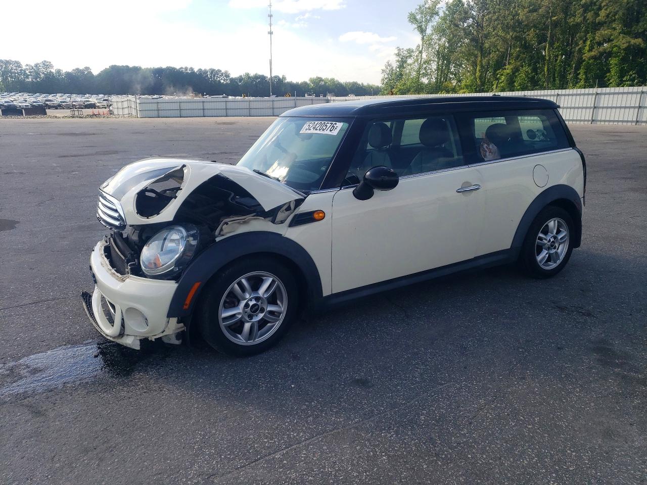 2014 MINI Clubman, VIN WMWZF3C56ET492311 — Перед