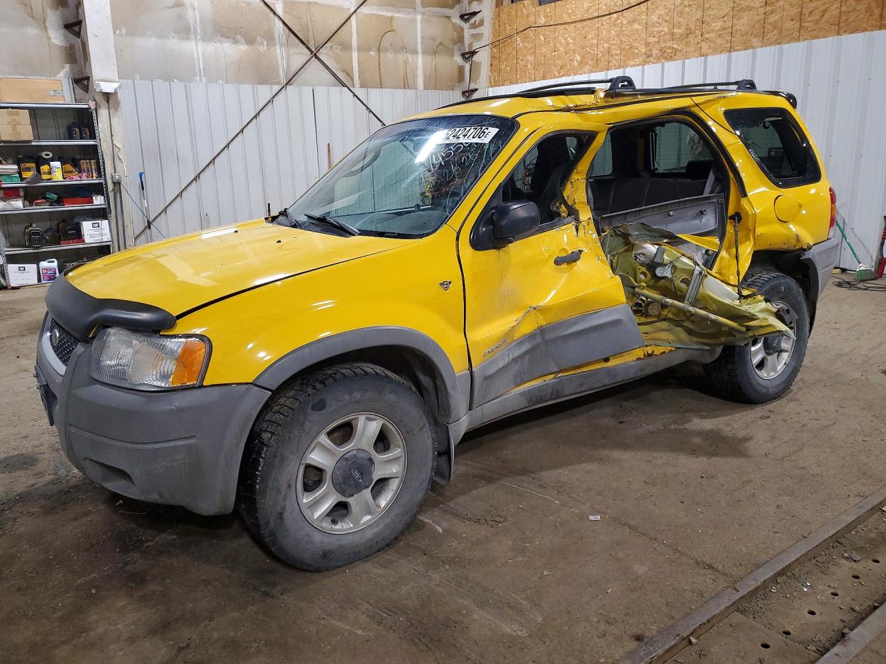 2001 Ford Escape XLT, VIN 1FMCU04141KA59090 — Бок
