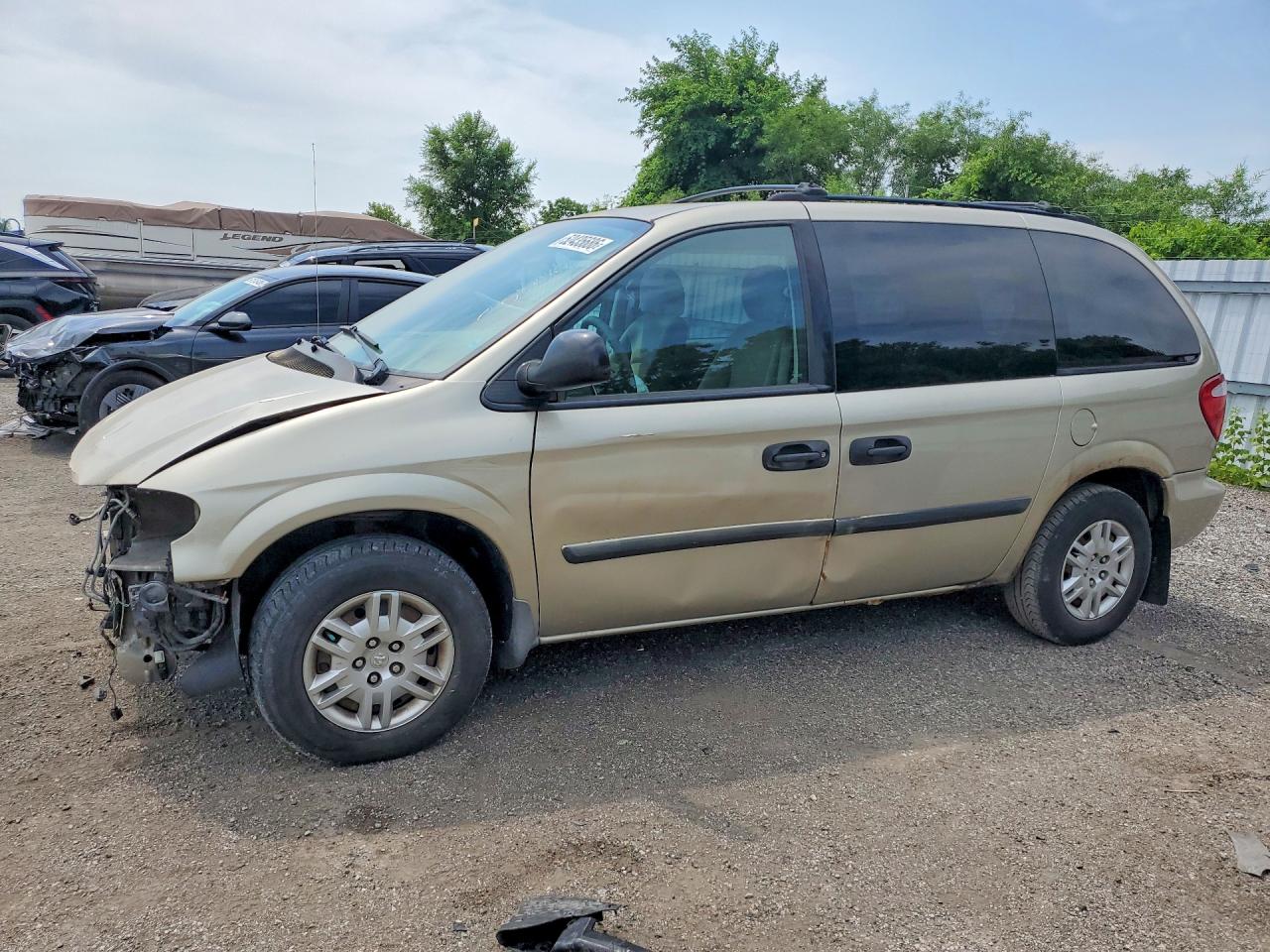 2005 Dodge Caravan SE, VIN 1D4GP25R45B383260 — Перед