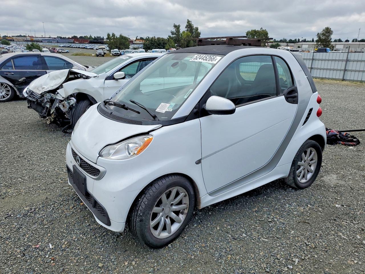 2015 Smart fortwo Pure, VIN WMEEJ3BA1FK805658 — Minor dents and scratches