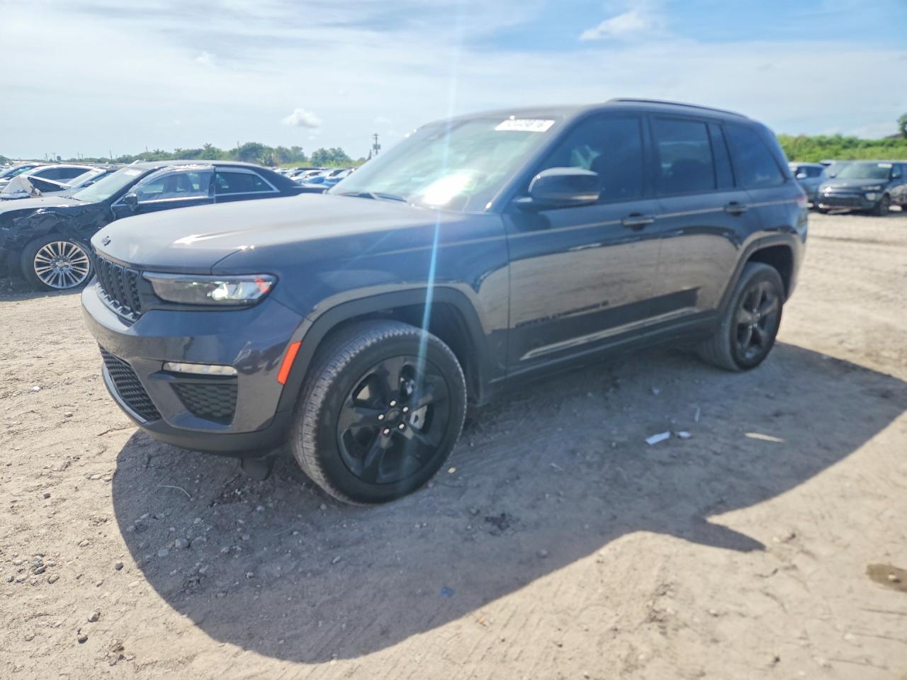 2025 Jeep Grand Cherokee Limited, VIN 1C4RJHBG6SC268095 — Side
