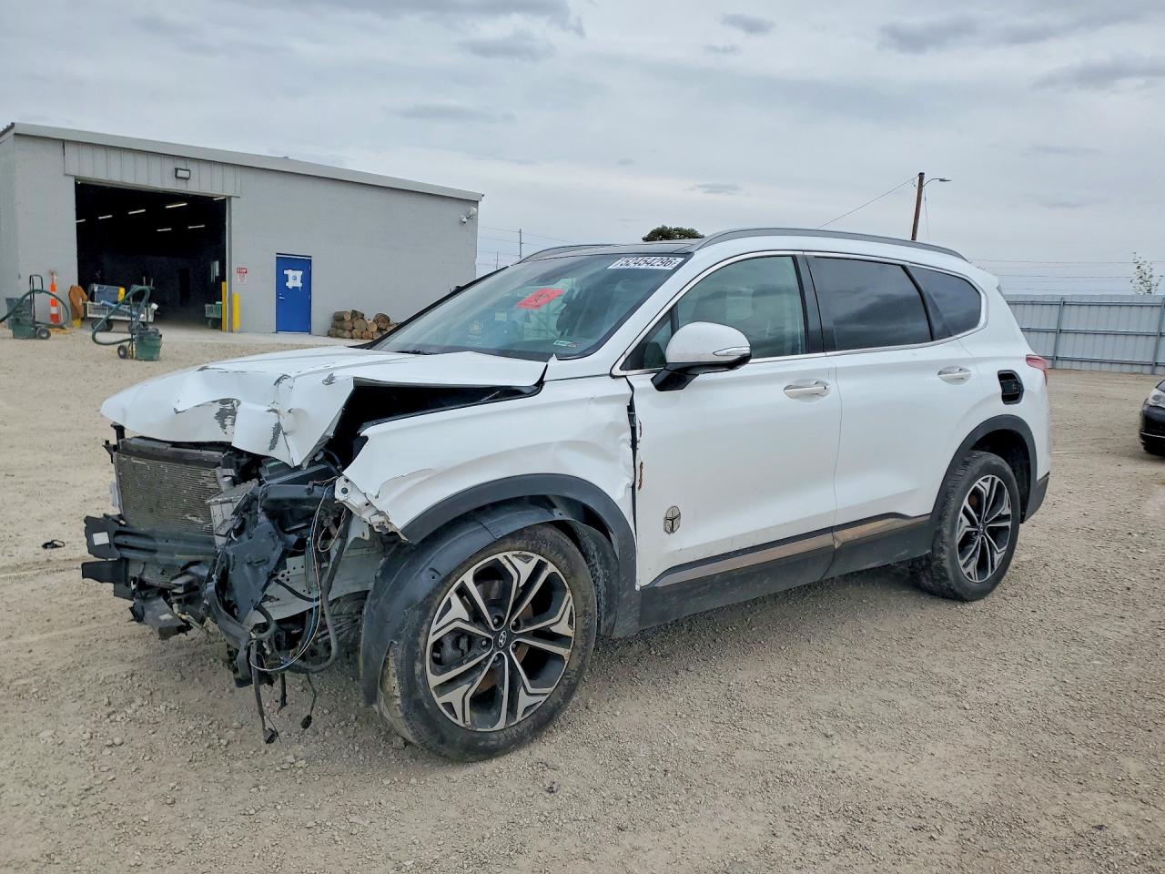 2020 Hyundai Santa Fe Limited, VIN 5NMS5CAA7LH184036 — Front end