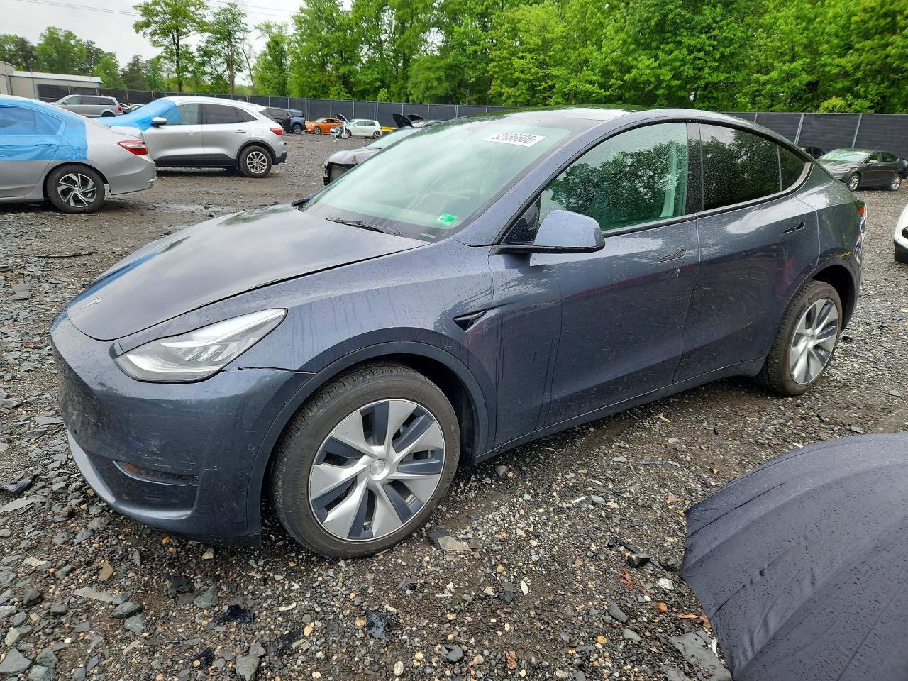 2021 Tesla Model Y Long Range, VIN 5YJYGDEE1MF248050 — Side