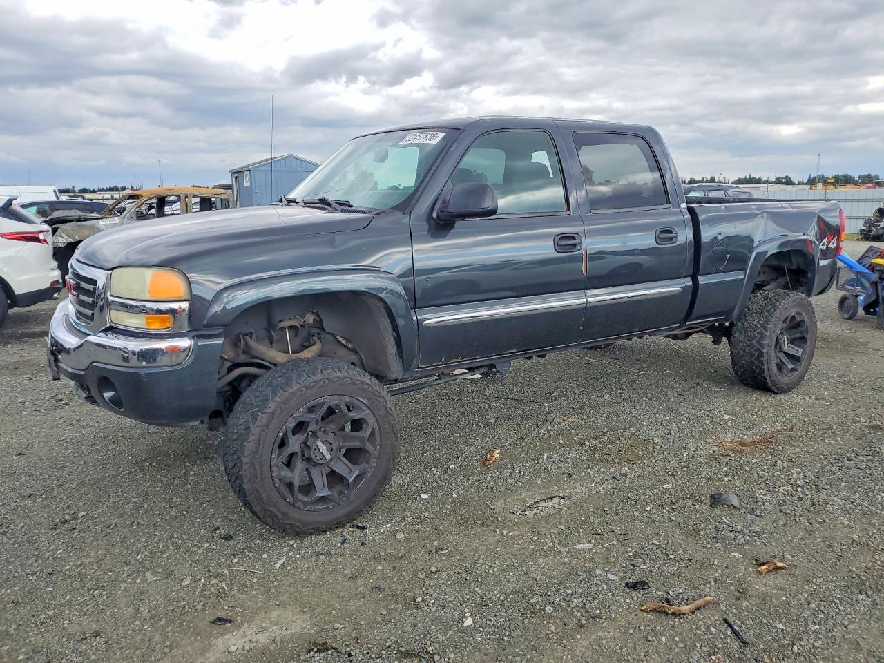 2003 GMC Sierra 1500HD SLE, VIN 1GTGK13U63F210147 — Rear end