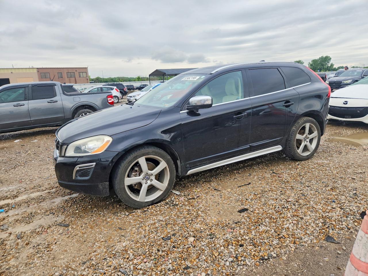 2011 Volvo XC60 3.0T, VIN YV4902DZ8B2153872 — Front end