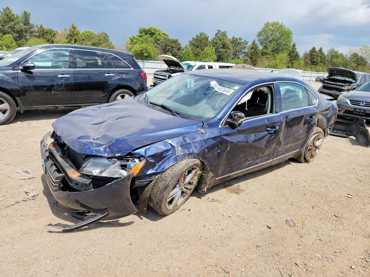 2013 Volkswagen Passat SEL Premium, VIN 1VWCN7A38DC138273 — Фото с аукциона 1 of 4