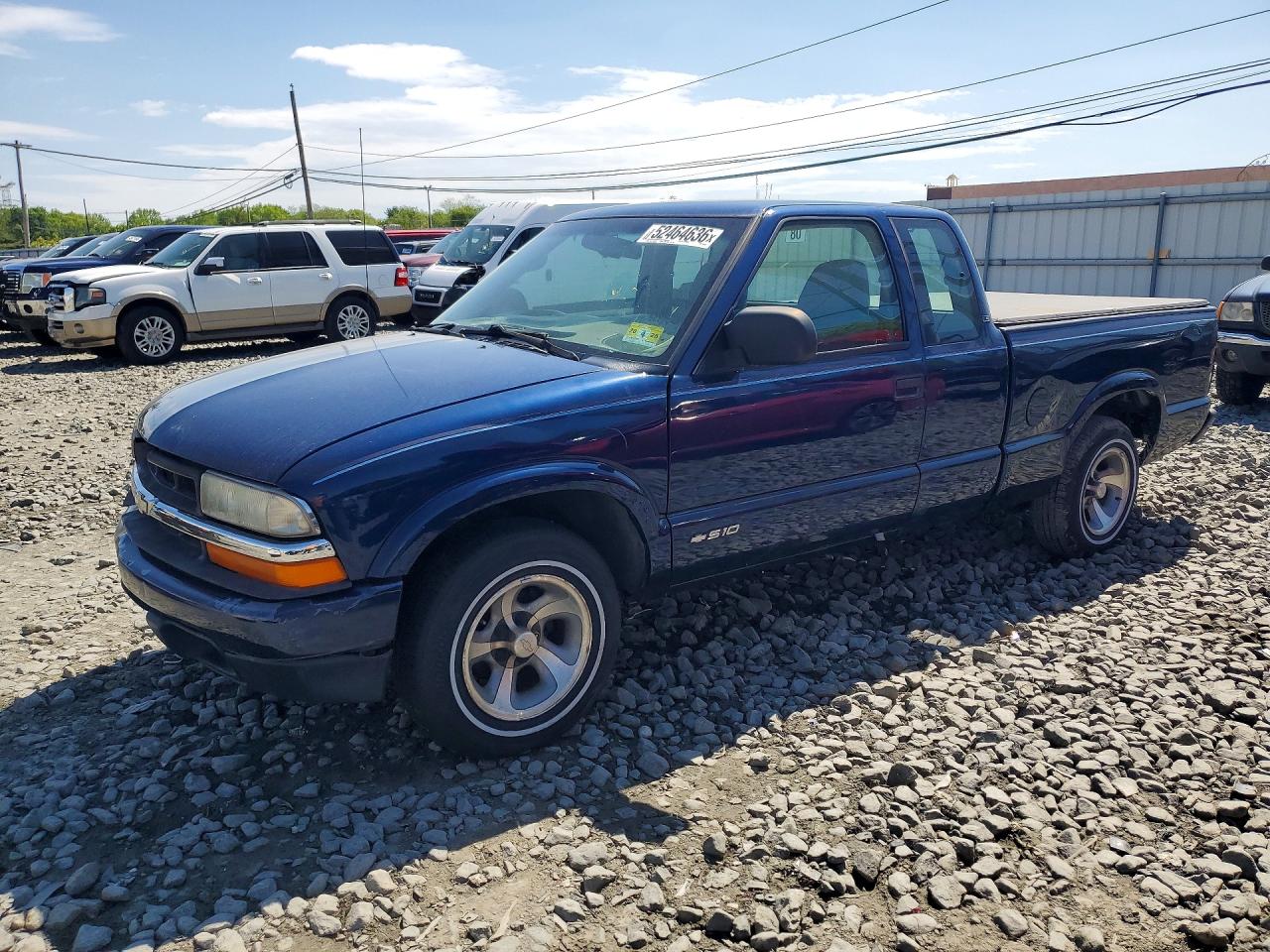 2000 Chevrolet S-10 LS, VIN 1GCCS1953YK276233 — Front end