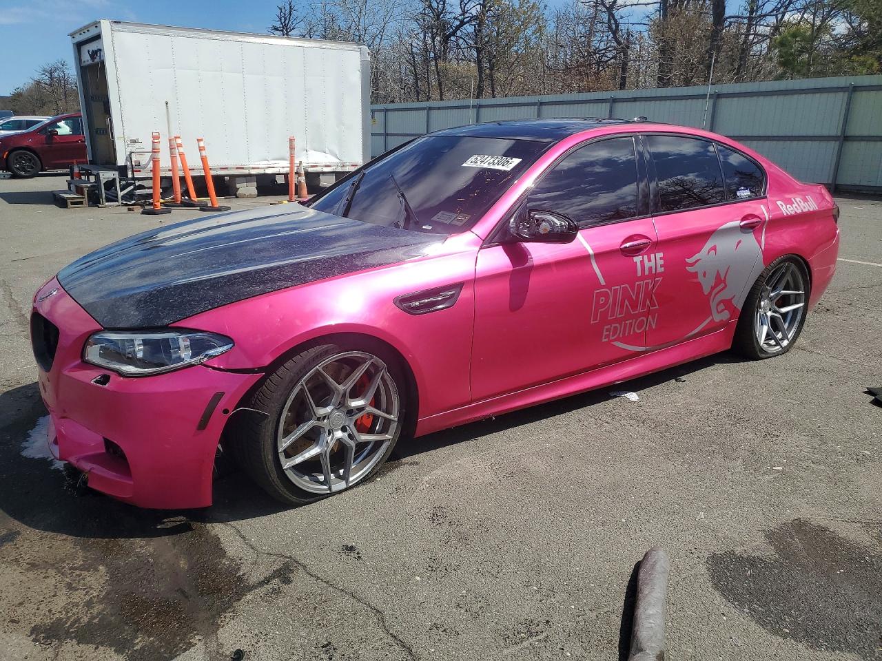 2015 BMW M5, VIN WBSFV9C54FD594335 — Днище