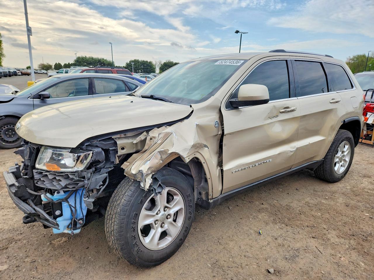 2014 Jeep Grand Cherokee Laredo, VIN 1C4RJFAG8EC179316 — Front end