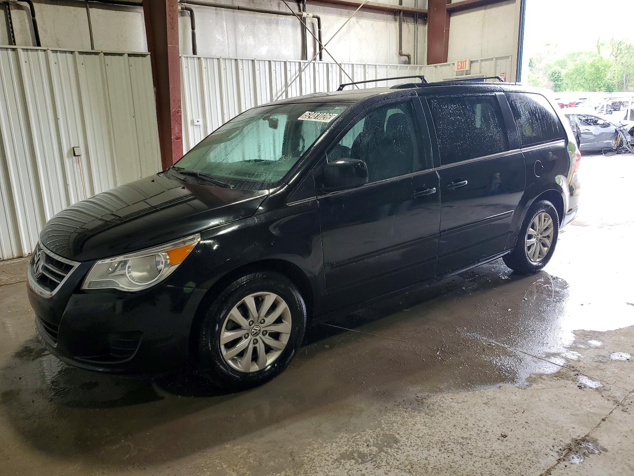 2013 Volkswagen Routan SE, VIN 2C4RVABG1DR725532 — Minor dents and scratches