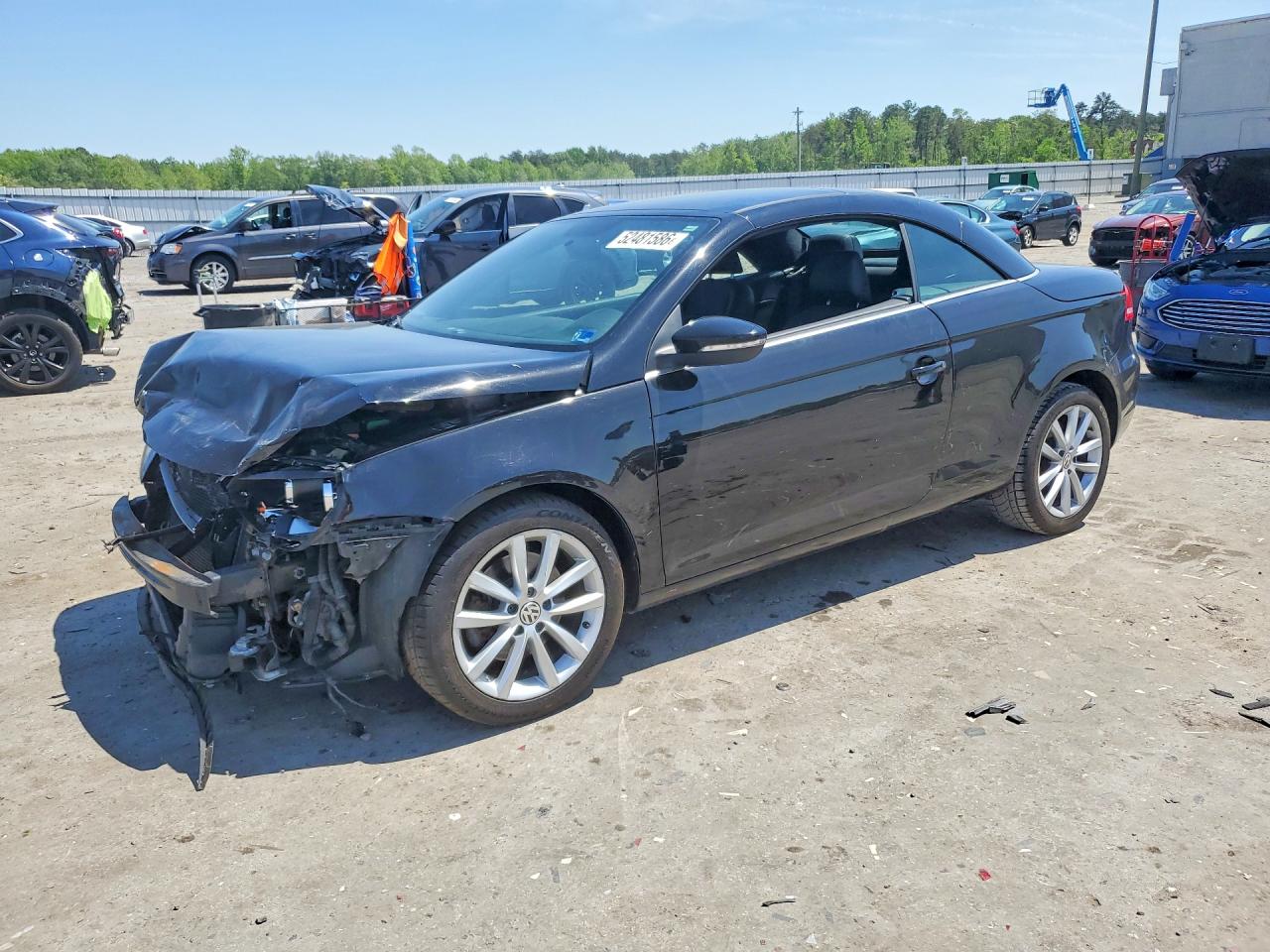 2012 Volkswagen Eos Komfort, VIN WVWBW7AH8CV010917 — Front end