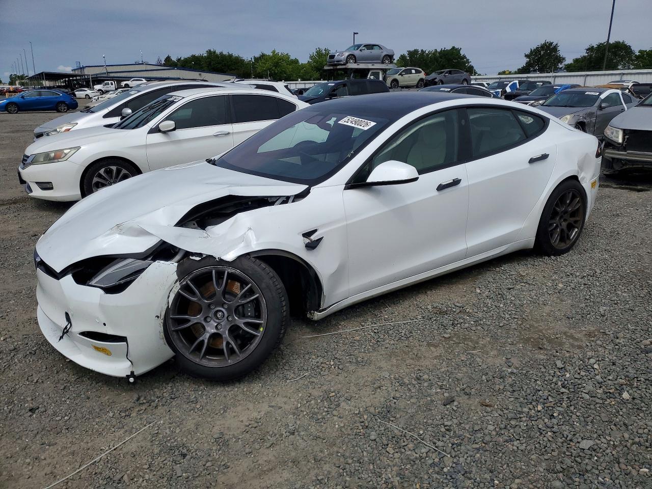 2022 Tesla Model S, VIN 5YJSA1E55NF483624 — Перед