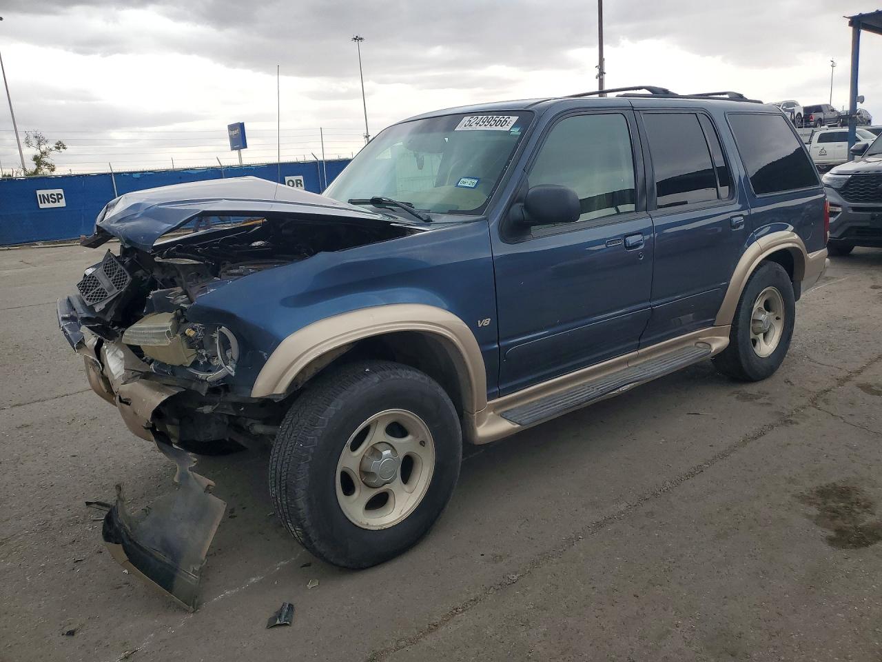 1999 Ford Explorer XLT, VIN 1FMDU35P3XZA78674 — Перед