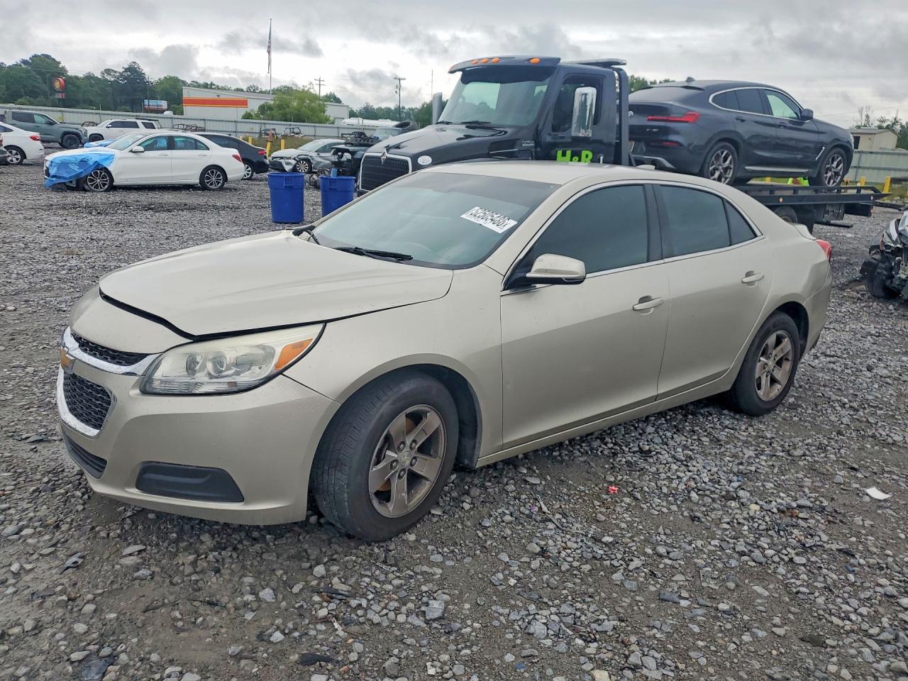 2016 Chevrolet Malibu LT, VIN 1G11C5SA3GF151154 — Front end