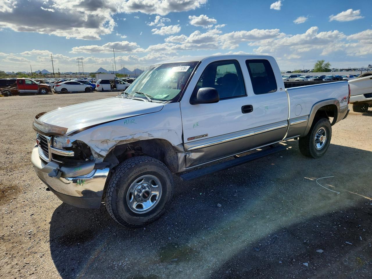 2000 GMC Sierra 2500 SLE, VIN 1GTGK29U2YZ112848 — Front end