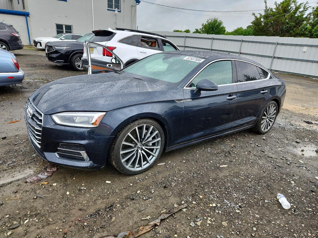 2018 Audi A5 Sportback Premium Plus, VIN WAUBNCF50JA130657 — Бок