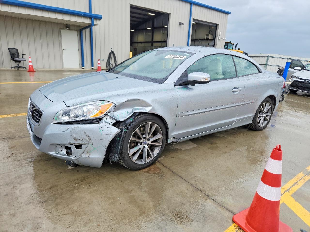 2012 Volvo C70 T5, VIN YV1672MC1CJ125698 — Front end