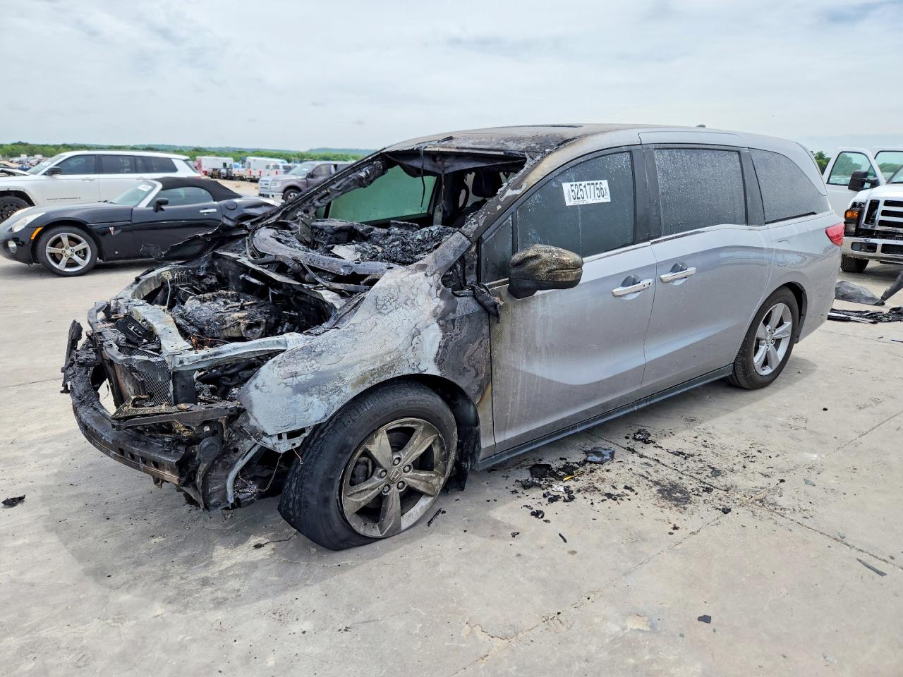 2019 Honda Odyssey EX-L, VIN 5FNRL6H72KB018250 — Пожар в салоне