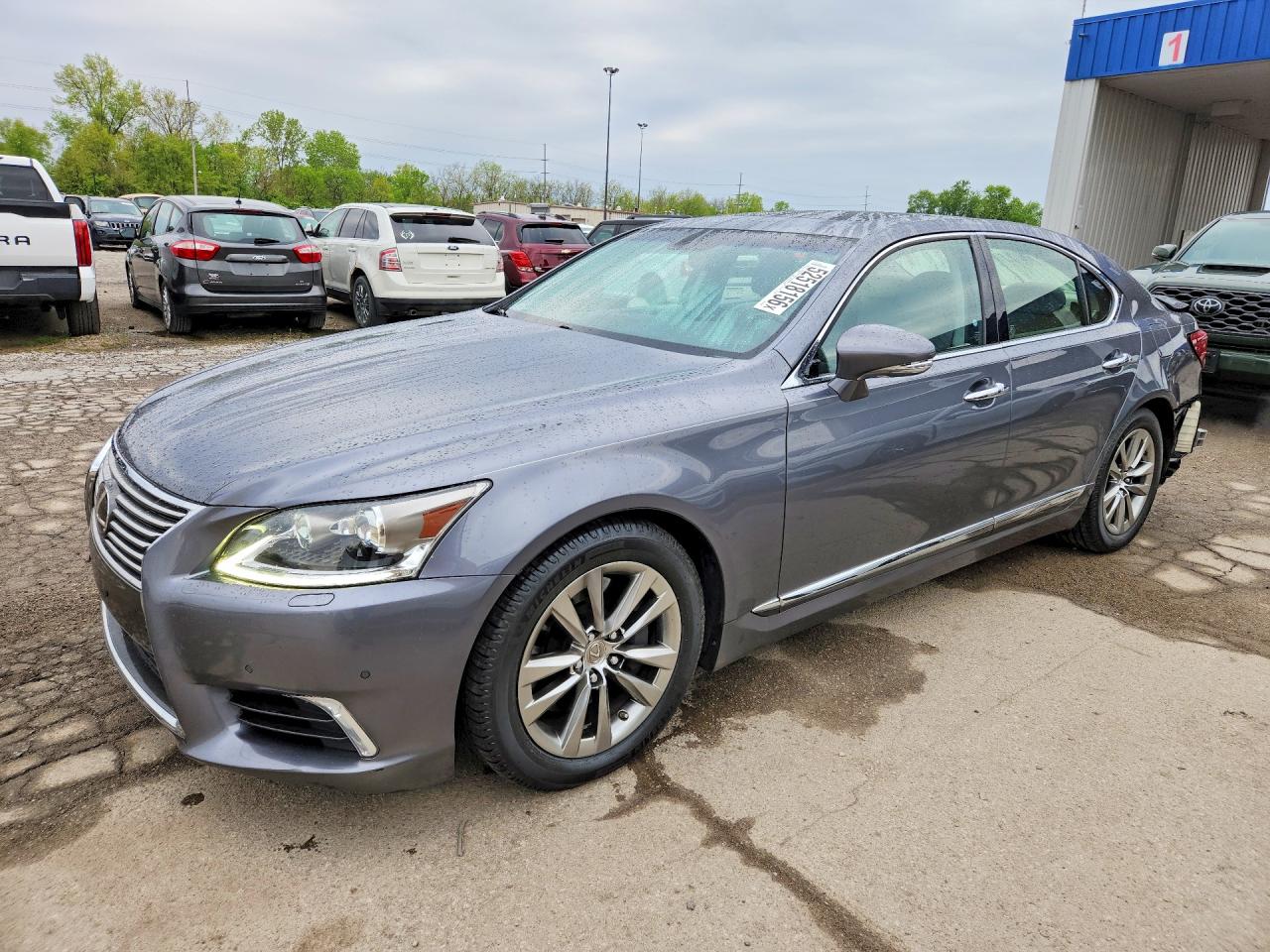 2015 Lexus LS 460, VIN JTHCL5EF6F5023906 — Зад