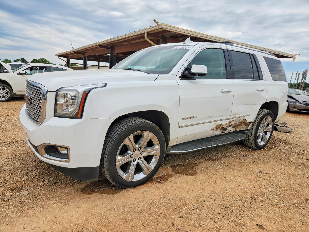 2017 GMC Yukon Denali, VIN 1GKS1CKJ1HR188665 — Side