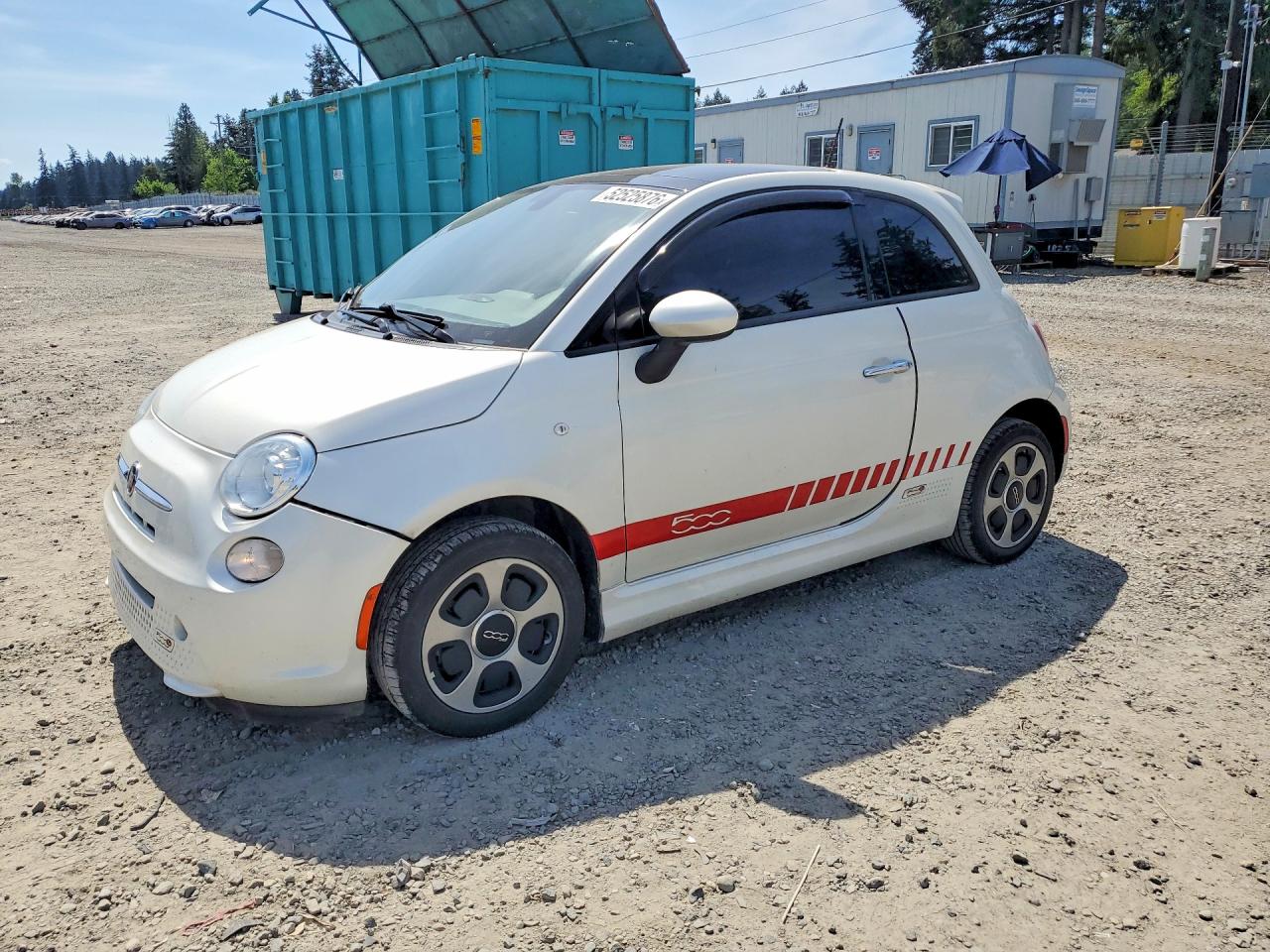2016 FIAT 500e, VIN 3C3CFFGE0GT122083 — Зад