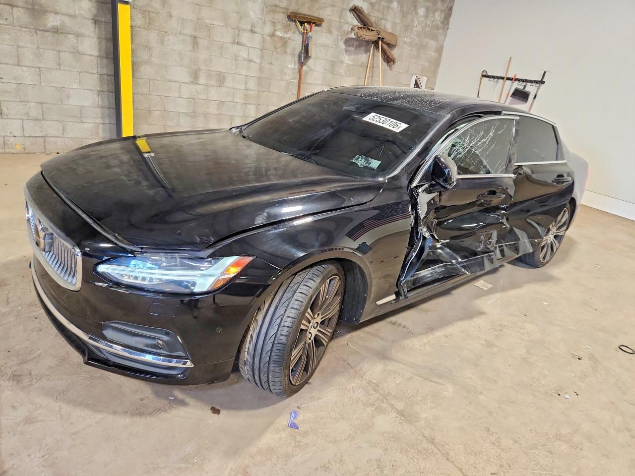 2023 Volvo S90 Plus, VIN LVY062MNXPP321022 — Side