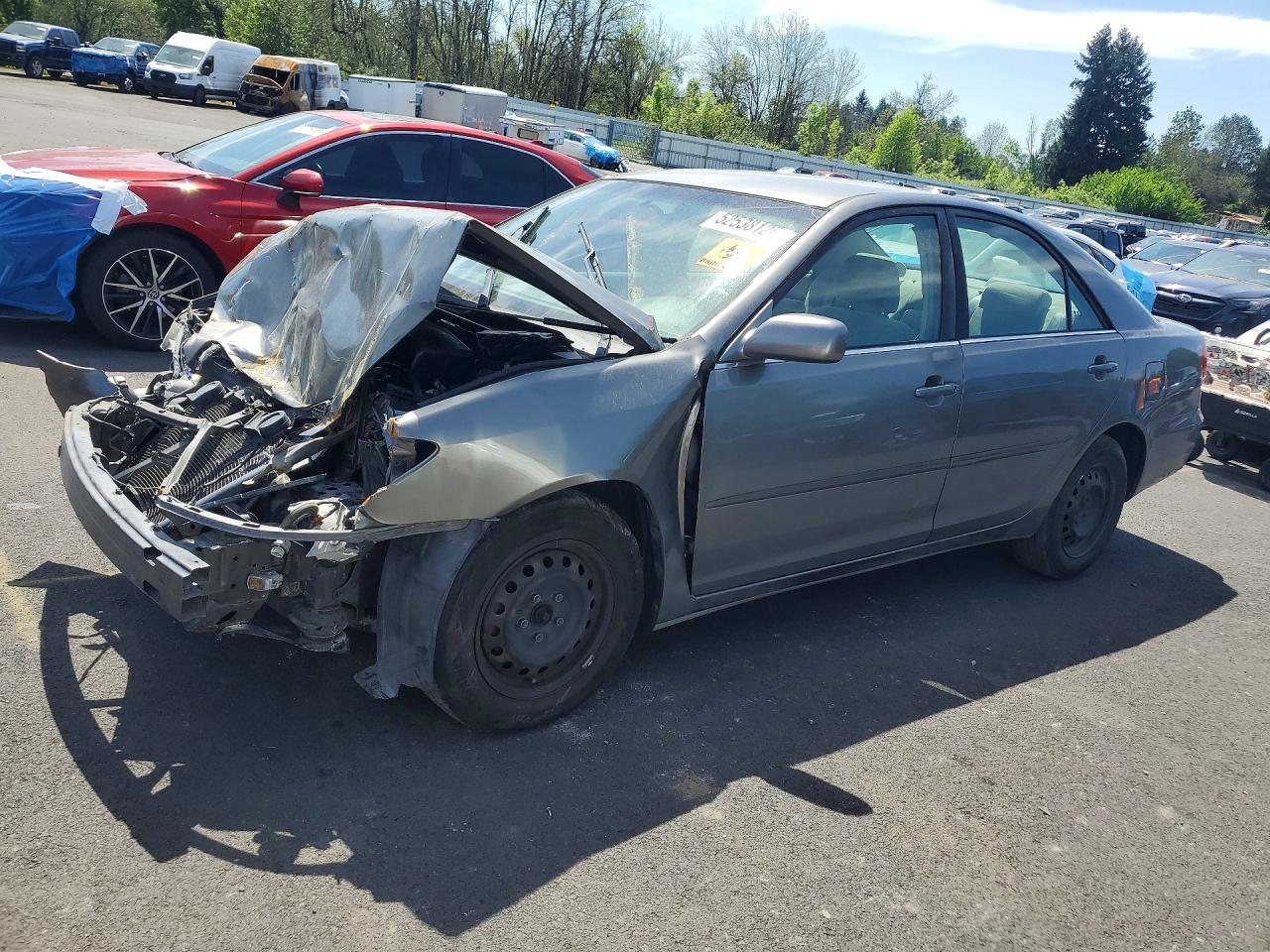 2002 Toyota Camry LE, VIN JTDBE32K220130939 — Front end
