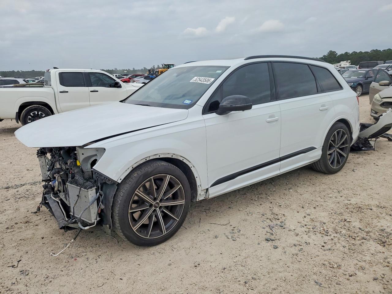 2021 Audi SQ7 Premium Plus, VIN WA1AWBF71MD000908 — Перед